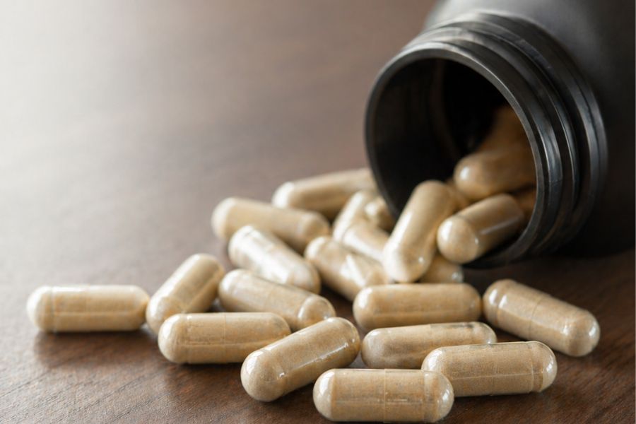 capsule integratore naturale su tavolo